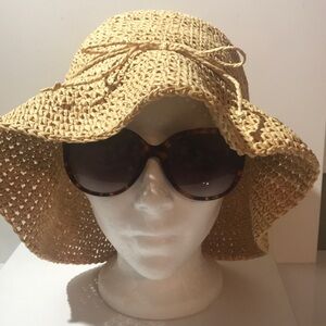 Old Navy Tan Straw Hat with Decorative Bow size large/ X-Large